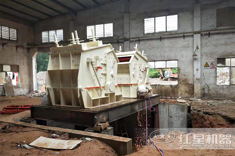 反擊破碎機現(xiàn)場 反擊破碎機現(xiàn)場