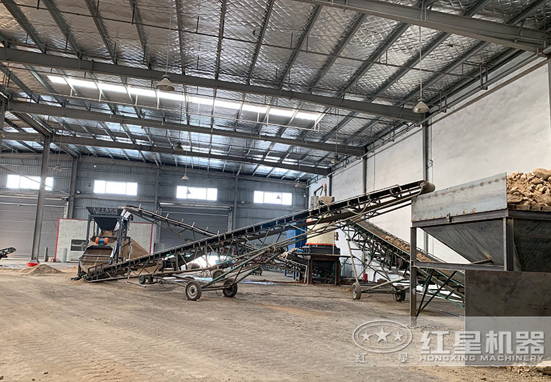 1臺1750石灰石復合式破碎機現(xiàn)場 1臺1750石灰石復合式破碎機現(xiàn)場