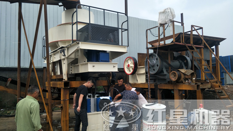 生產(chǎn)現(xiàn)場有很多，安排起來啦！