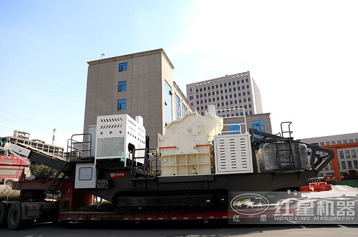 移動(dòng)破碎機(jī)發(fā)貨現(xiàn)場，價(jià)格區(qū)間在15-150萬之間