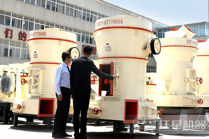 客戶(hù)參觀高壓微粉磨