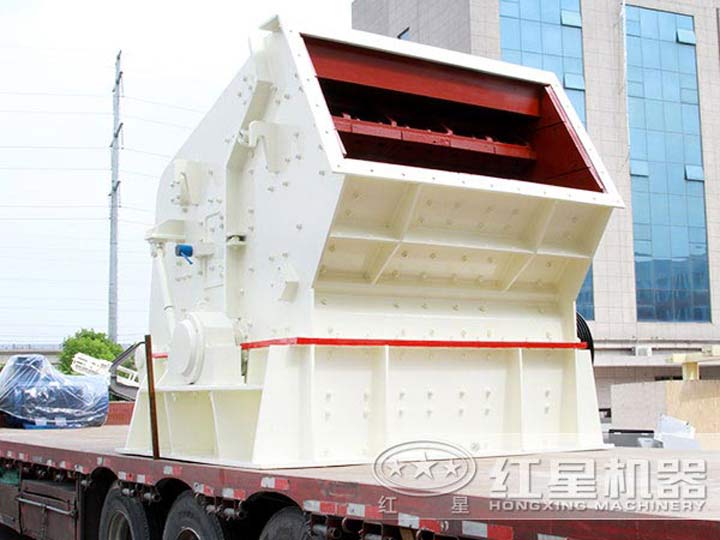 反擊式破碎機發(fā)貨，快速抵達用戶生產(chǎn)現(xiàn)場