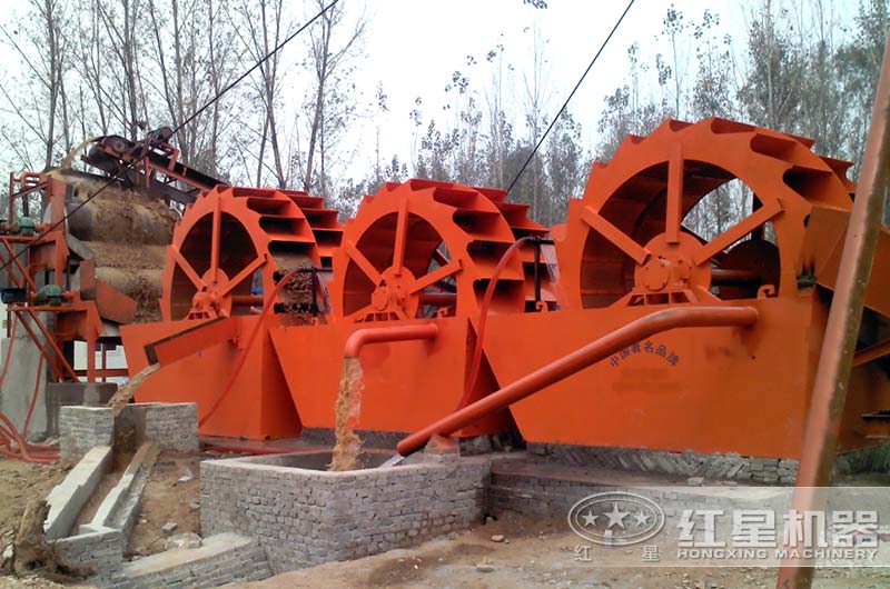 三臺洗砂機(jī)同時(shí)生產(chǎn)，更有效