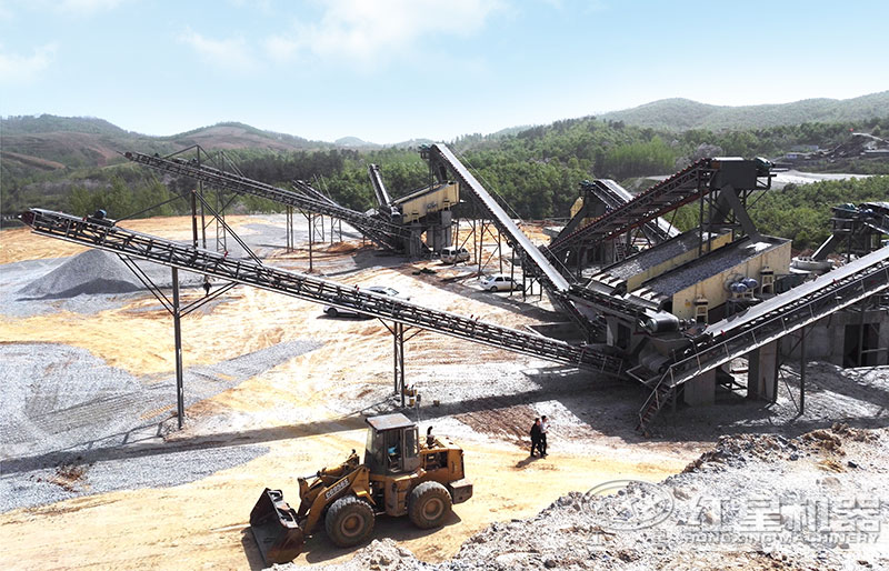 碎石機器生產12、13石子現(xiàn)場